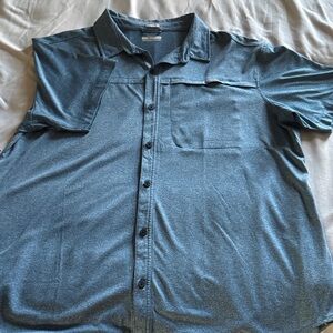 Columbia Men's Blue Button Down Short Sleeve Shirt
